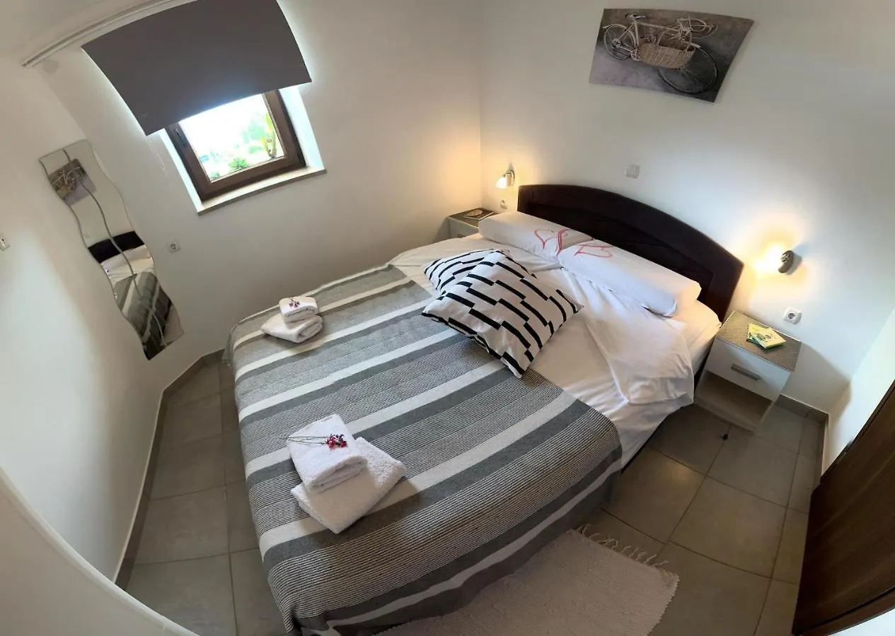 Apartment In Krsan 8830 크로아티아