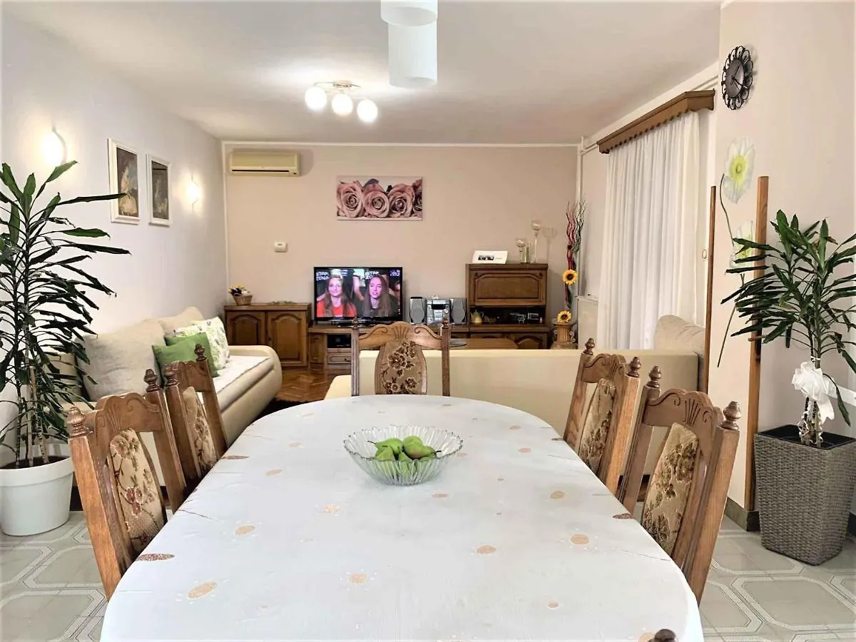 Apartment In Krsan 8830